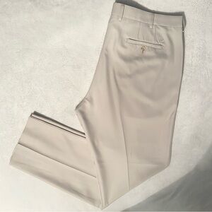 Peter Millar Crown Sport Performance Pants Men’s 40x32 Beige Khaki Golf Slacks